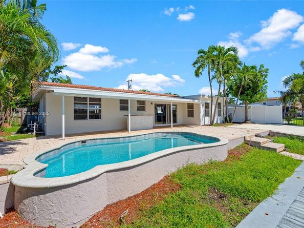 230 SE 9th St, Pompano Beach FL 33060