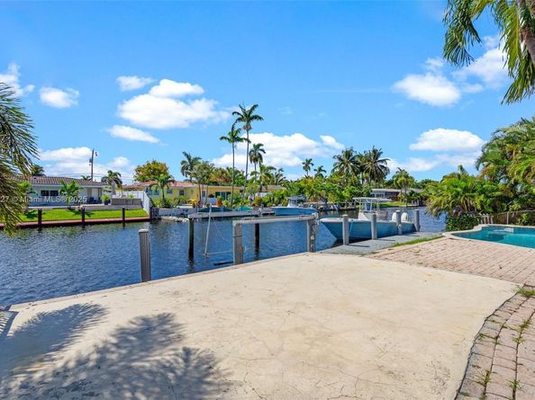 230 SE 9th St, Pompano Beach FL 33060