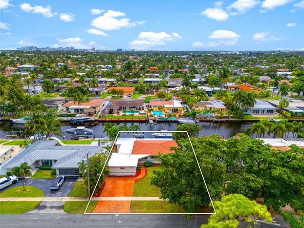 230 SE 9th St, Pompano Beach FL 33060