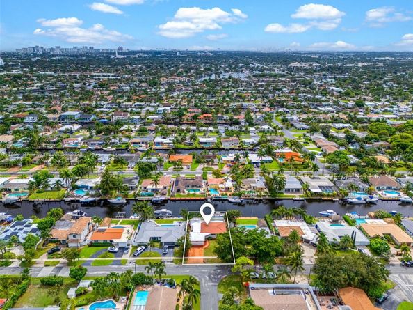 230 SE 9th St, Pompano Beach FL 33060