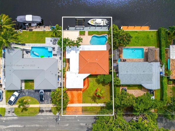 230 SE 9th St, Pompano Beach FL 33060