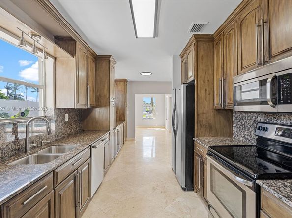 230 SE 9th St, Pompano Beach FL 33060