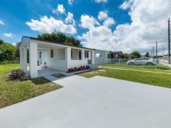 1828 NW 58th St, Miami FL 33142