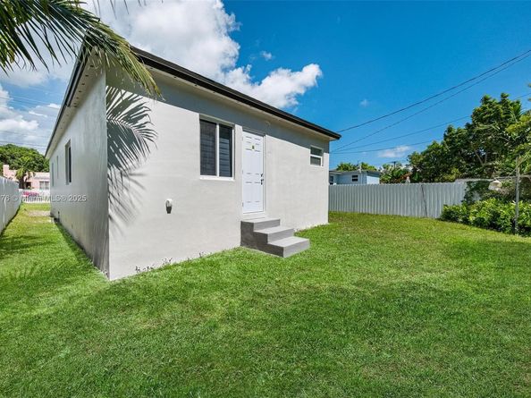 1828 NW 58th St, Miami FL 33142
