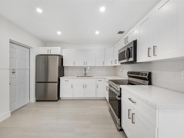 1828 NW 58th St, Miami FL 33142