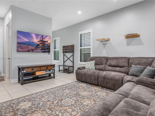 3345 W 95th Ter, Hialeah FL 33018