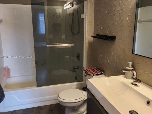 460 S Park 209, Hollywood FL 33021