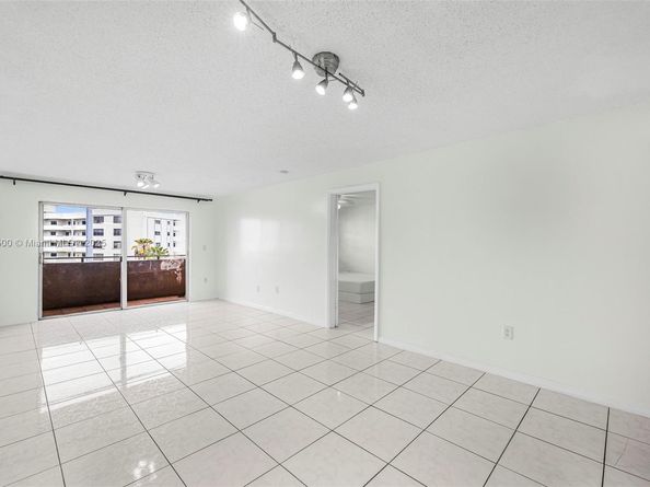 18001 N Bay Rd 505, Sunny Isles Beach FL 33160
