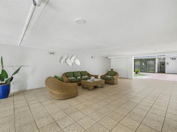 18001 N Bay Rd 505, Sunny Isles Beach FL 33160