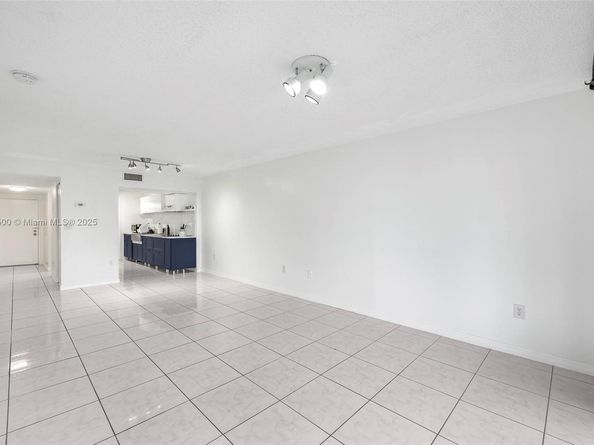 18001 N Bay Rd 505, Sunny Isles Beach FL 33160