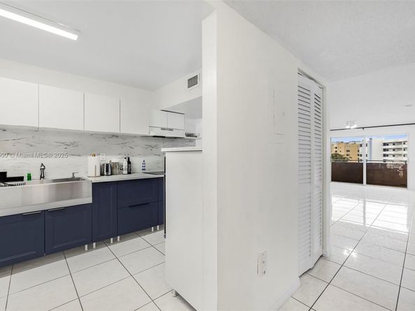 18001 N Bay Rd 505, Sunny Isles Beach FL 33160