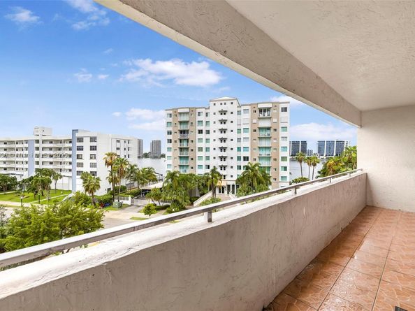 18001 N Bay Rd 505, Sunny Isles Beach FL 33160