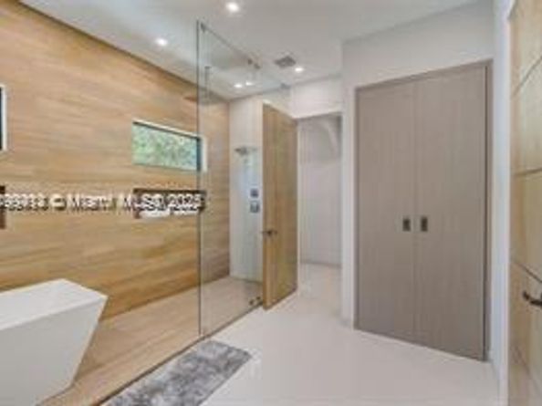 1780 Chucunantah Rd, Miami FL 33133