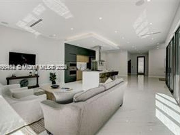 1780 Chucunantah Rd, Miami FL 33133
