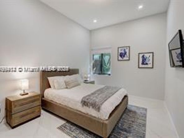 1780 Chucunantah Rd, Miami FL 33133