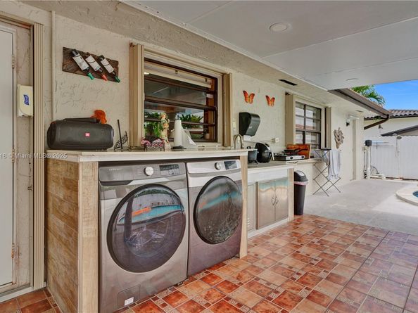 31 NW 133rd Pl, Miami FL 33182