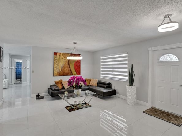 31 NW 133rd Pl, Miami FL 33182