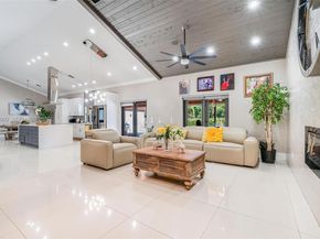 6252 NW 65th Ter, Parkland FL 33067