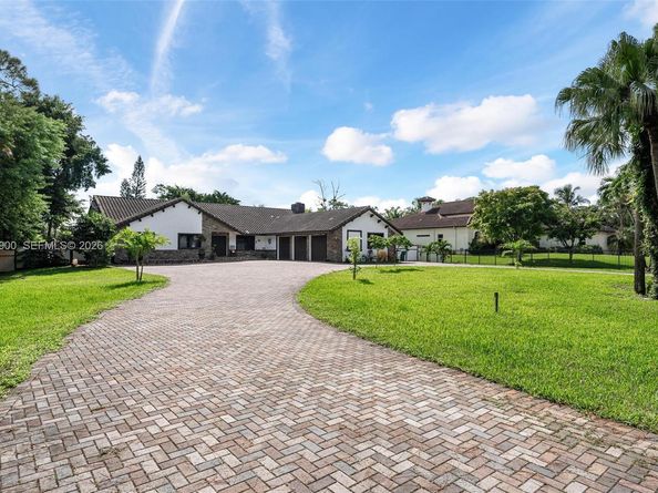 6252 NW 65th Ter, Parkland FL 33067