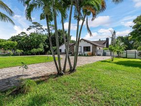 6252 NW 65th Ter, Parkland FL 33067