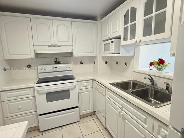 8000 Harding Ave 5F, Miami Beach FL 33141