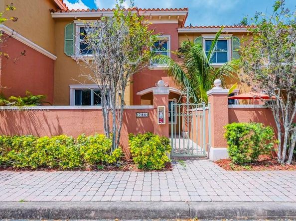 784 SW 106th Ave 1902, Pembroke Pines FL 33025