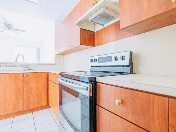 784 SW 106th Ave 1902, Pembroke Pines FL 33025