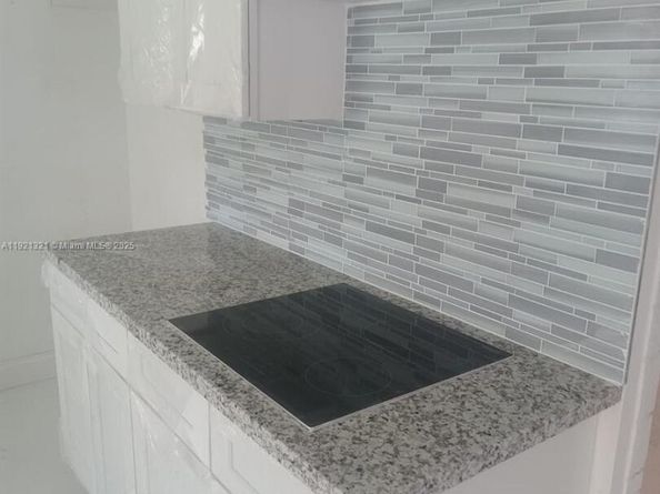 7260 Allen Dr, Hollywood FL 33024