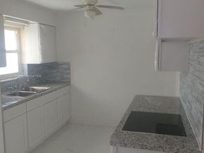 7260 Allen Dr, Hollywood FL 33024