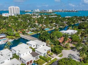 895 NE 76th St, Miami FL 33138