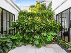 895 NE 76th St, Miami FL 33138