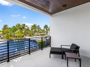 895 NE 76th St, Miami FL 33138