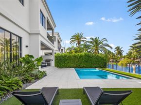 895 NE 76th St, Miami FL 33138