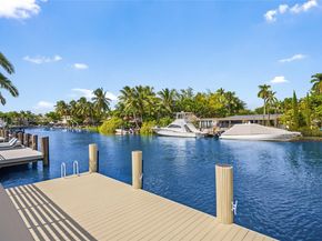 895 NE 76th St, Miami FL 33138