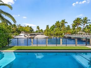 895 NE 76th St, Miami FL 33138