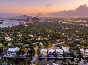 895 NE 76th St, Miami FL 33138