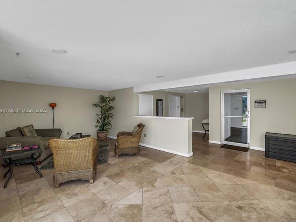 301 Croton Ave 203, Lantana FL 33462