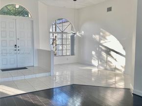 3066 Lakewood Cir, Weston FL 33332