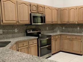 3066 Lakewood Cir, Weston FL 33332