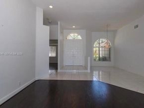 3066 Lakewood Cir, Weston FL 33332