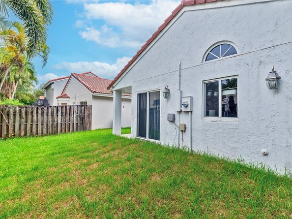 1361 Seagrape Cir, Weston FL 33326