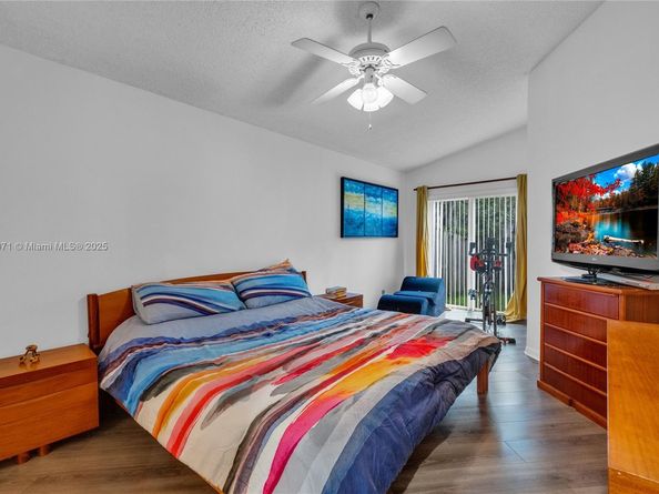 1361 Seagrape Cir, Weston FL 33326