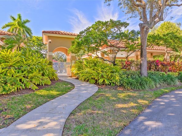 1361 Seagrape Cir, Weston FL 33326