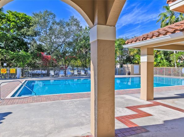 1361 Seagrape Cir, Weston FL 33326