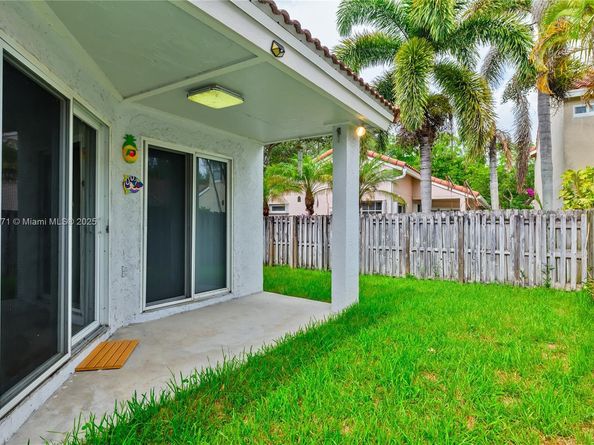 1361 Seagrape Cir, Weston FL 33326