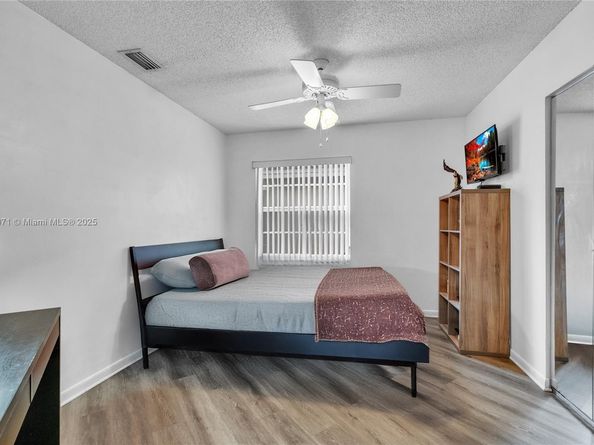 1361 Seagrape Cir, Weston FL 33326