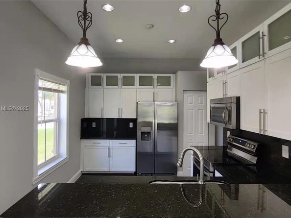 675 Maplewood Ct, Weston FL 33327