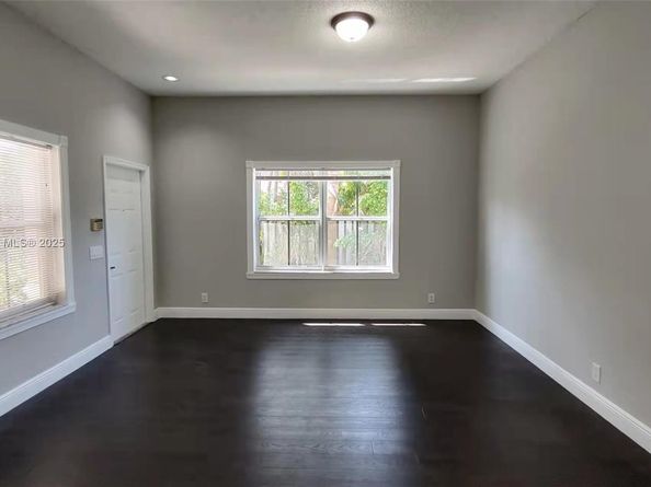 675 Maplewood Ct, Weston FL 33327