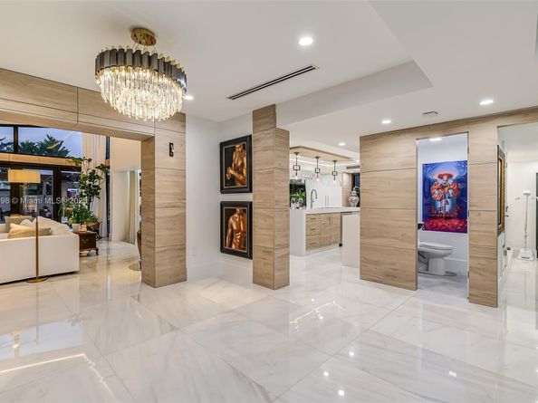 8761 SW 56th St, Miami FL 33165