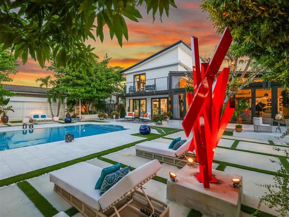 8761 SW 56th St, Miami FL 33165